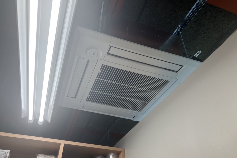 ビヤパブB様　エアコン新設